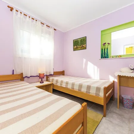 Two-bedroom In Seget Vranjica