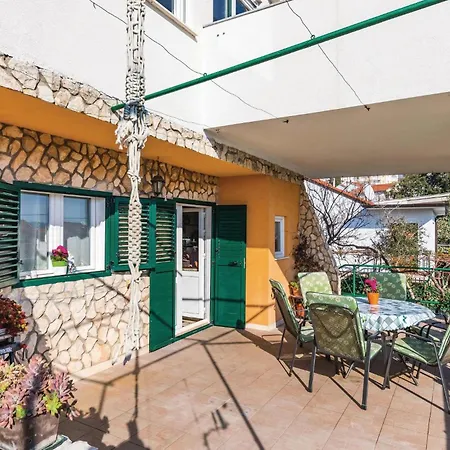 Two-bedroom In Seget Vranjica