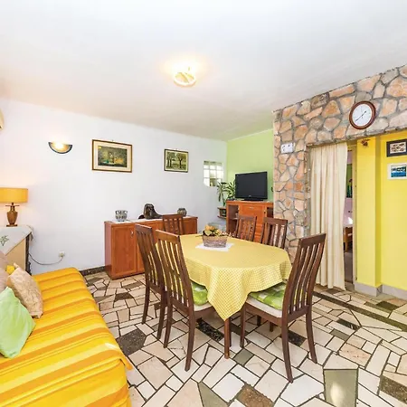 Appartamento Two-bedroom In Seget Vranjica