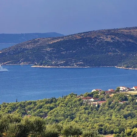 Two-bedroom In Seget Vranjica