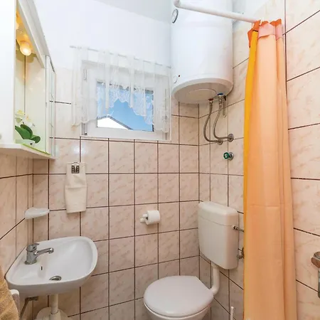 Two-bedroom In Seget Vranjica